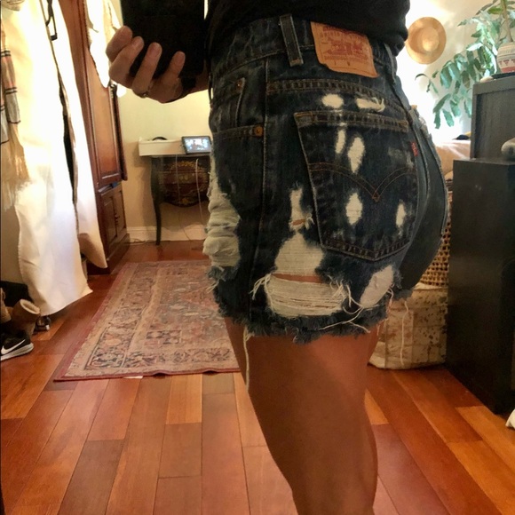 Vintage Levi’s Distressed Denim Shorts - Picture 1 of 6